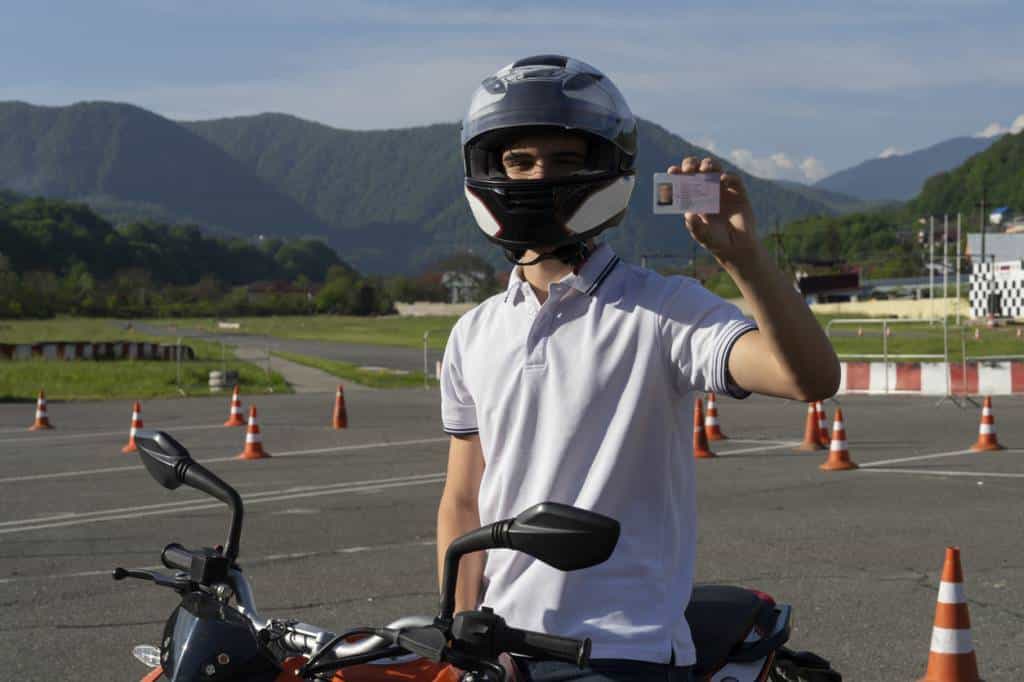 âge code et permis moto