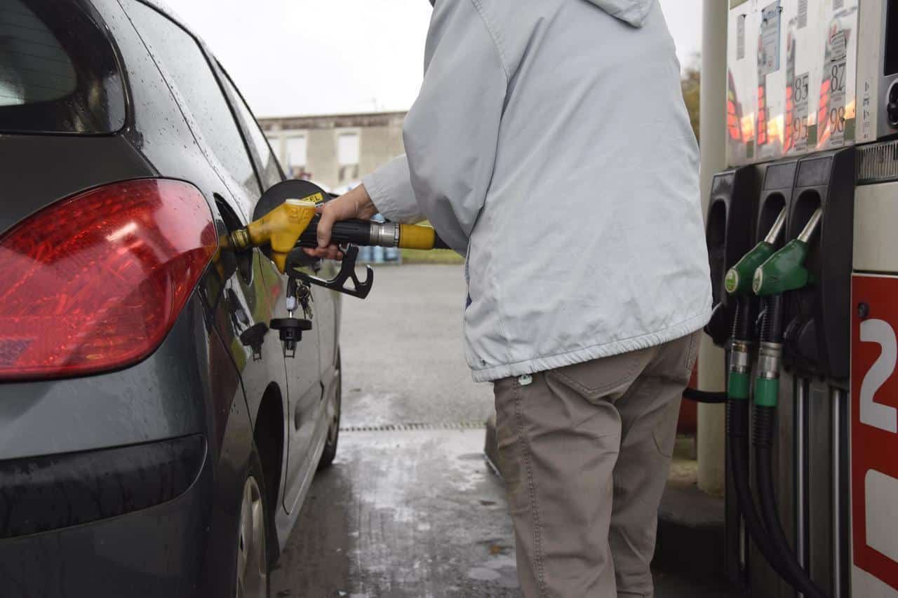 Comparer la consommation d'essence de votre voiture et celle des autres une fiche pour mieux consommer