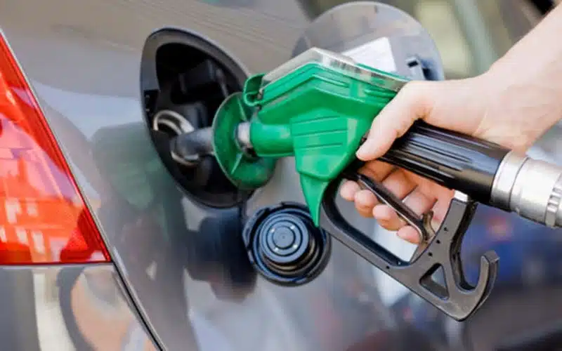 Comparer la consommation d'essence de votre voiture et celle des autres une fiche pour mieux consommer