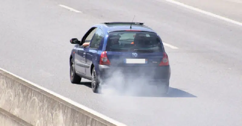 Pourquoi ma voiture fume blanc