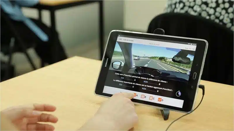 Réviser son code de la route manuel ou application en ligne