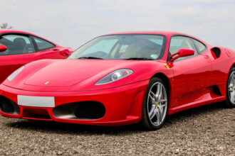 Acheter une Ferrari d'occasion en France : ce qu'il faut vraiment savoir avant de se lancer