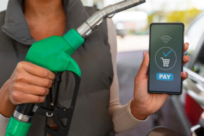 Carte carburant professionnelle : comment les PME maîtrisent vraiment leurs frais de déplacement ?