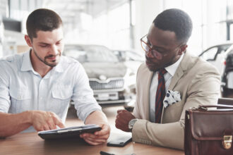 LOA sans bilan : comment financer un véhicule professionnel quand on vient de se lancer ?
